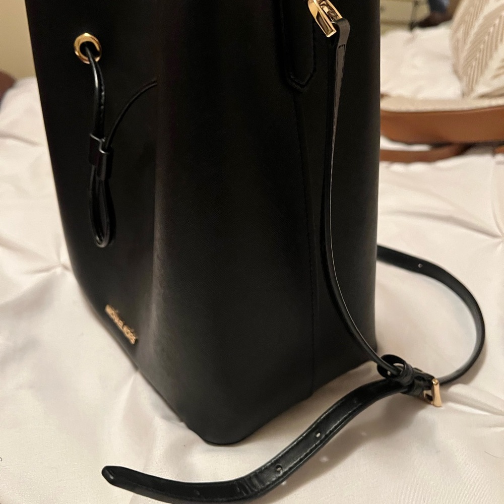 Michael kors bucket bag - Picture 4 of 5